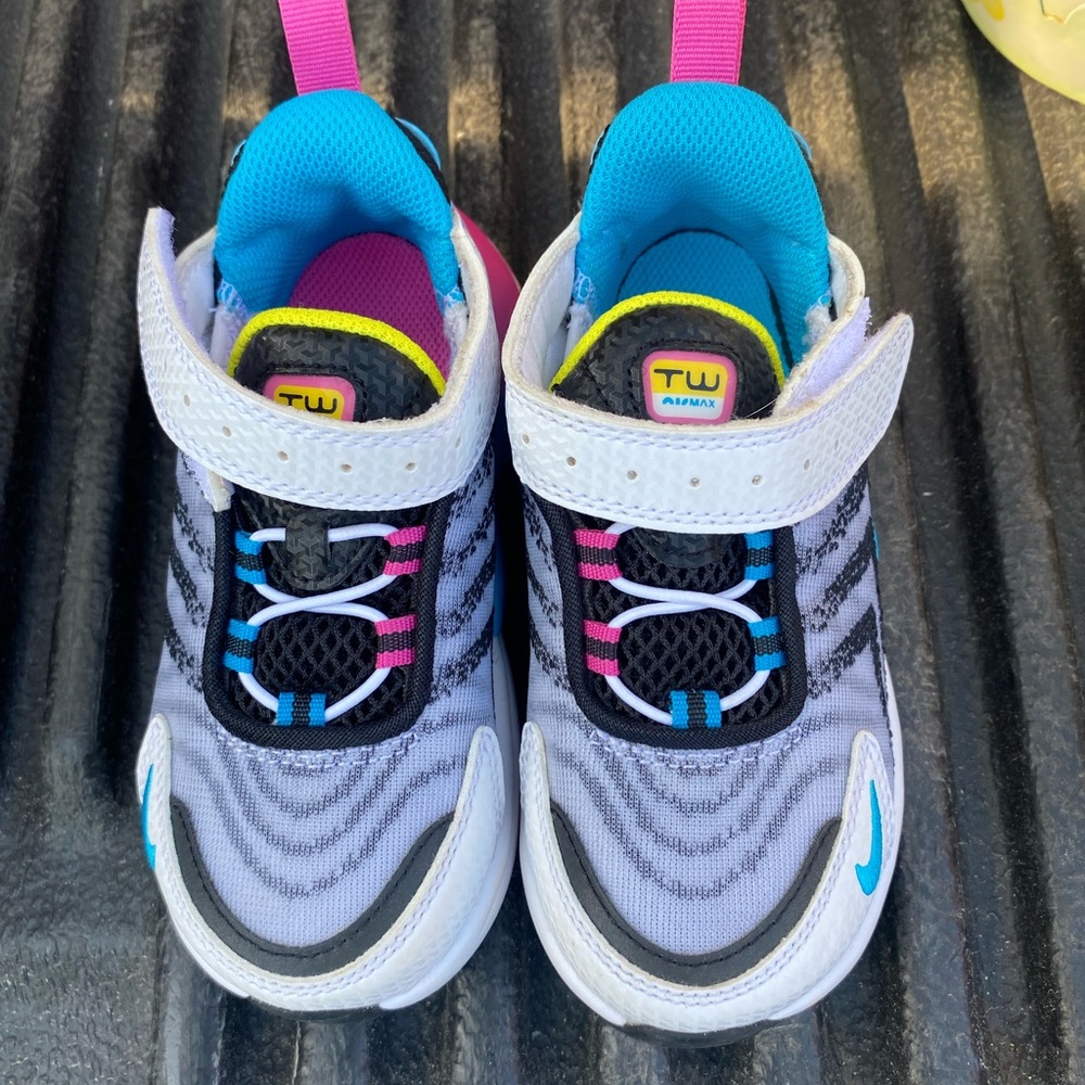 Nike Gray and Blue Sneakers Modern Athletic Design